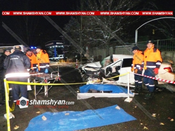 Երևանում 24-ամյա վարորդը Mercedes-ով բախվել է կայանված մեքենային, այնուհետև տապալել ծառն ու բախվել էլեկտրասյանը (տեսանյութ)